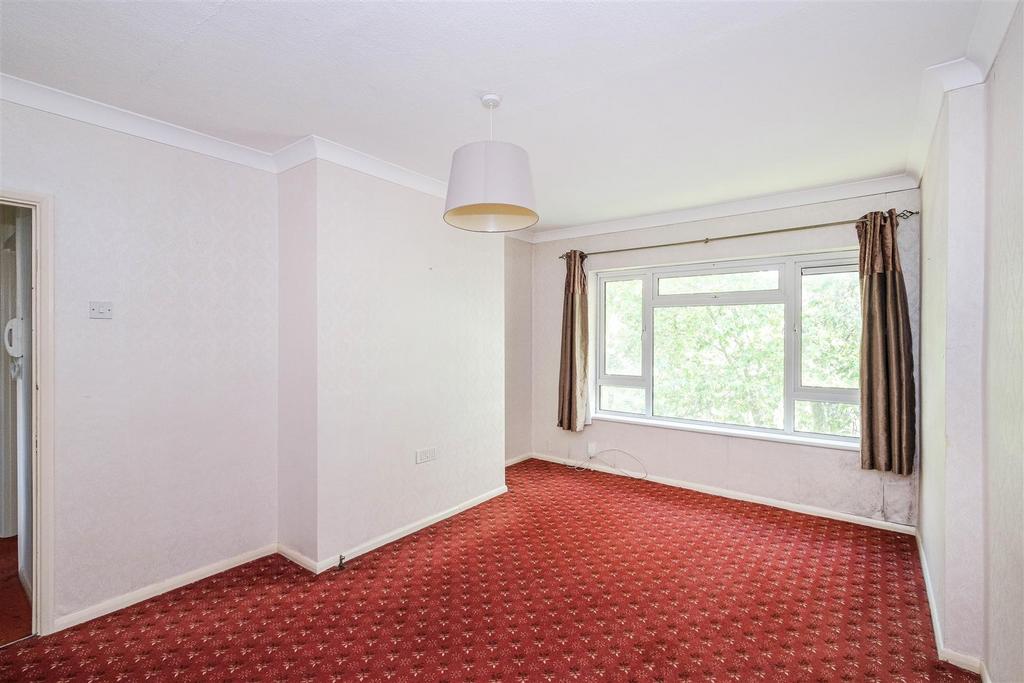 Old Church Road, Chingford E4 1 bed flat £1,150 pcm (£265 pw)