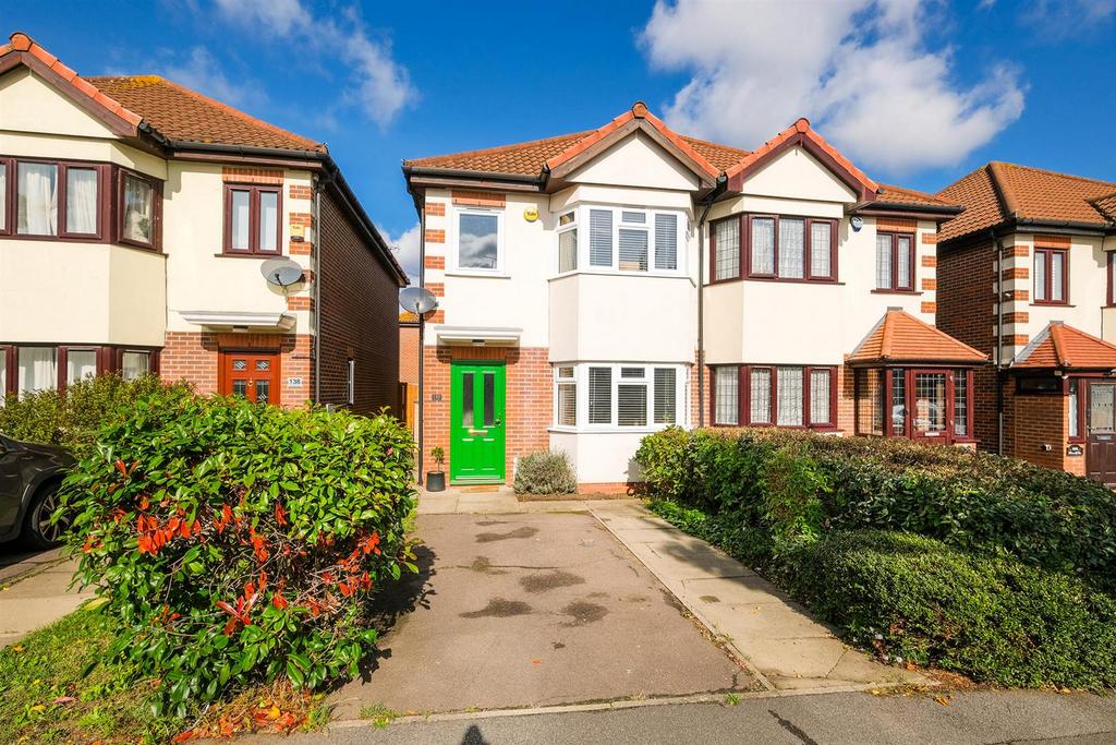 Elmcroft Avenue, Wanstead 3 bed semidetached house for sale £700,000