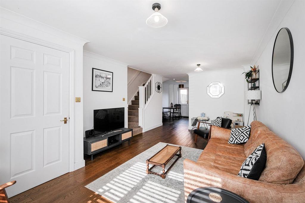 Elmcroft Avenue, Wanstead 3 bed semidetached house for sale £700,000