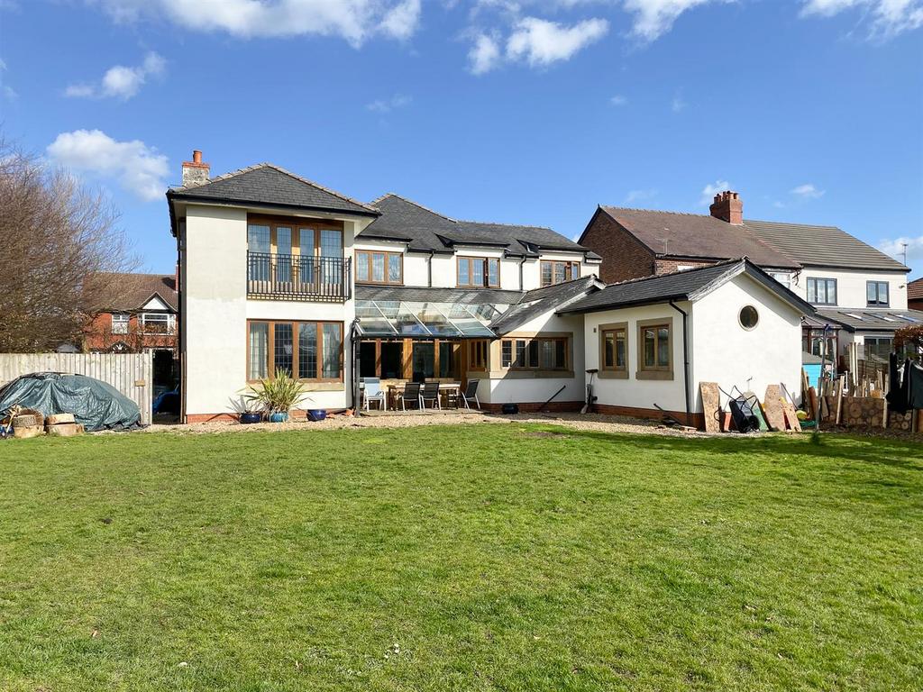 Dialstone Lane, Offerton, Stockport 7 bed detached house for sale £