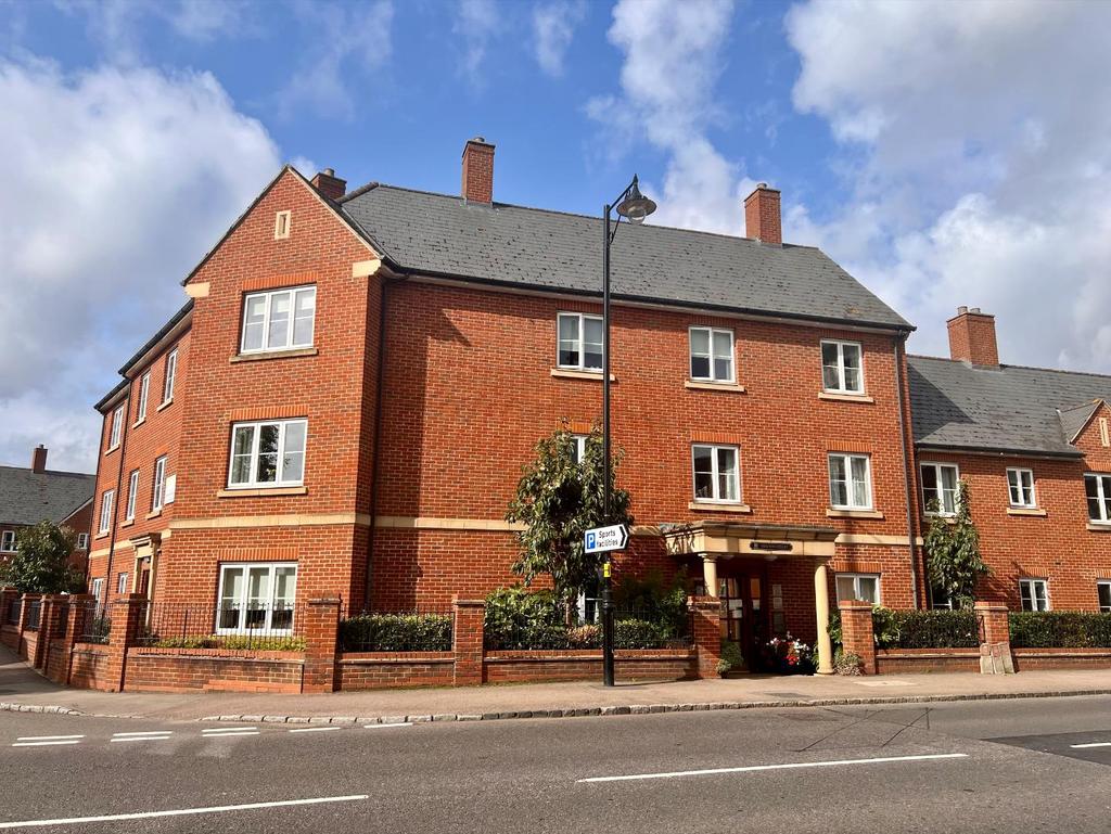 Hoppers Hill, Olney, Buckinghamshire... 1 bed apartment £795 pcm (£