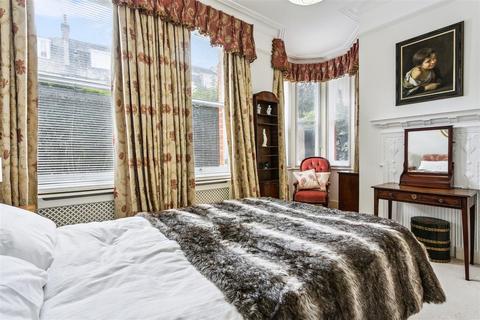 Flat 1, Sydney House Woodstock Road, London, W4 1DP
