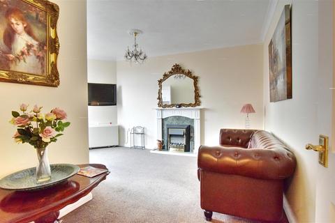 1 bedroom retirement property for sale, De La Warr Parade, Bexhill-On-Sea