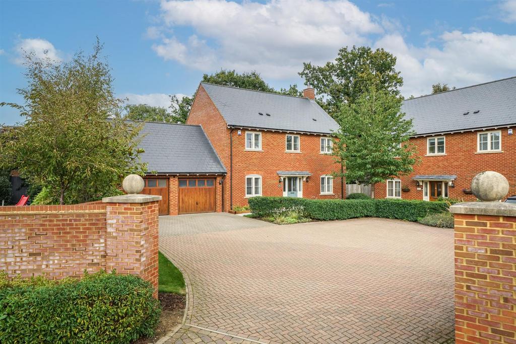 Bell Farm Close, Studham, Bedfordshire, LU6 2QX 4 bed detached house for sale £925,000