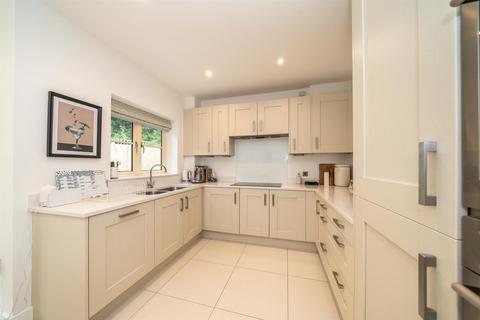 18 Bell Farm Close, Studham, Dunstable, LU6 2QX