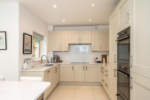 18 Bell Farm Close, Studham, Dunstable, LU6 2QX