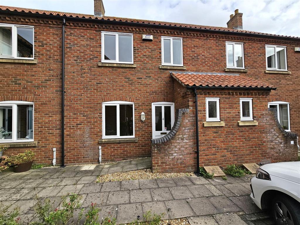 Old Paddock Court, Horncastle 3 bed terraced house to rent £800 pcm (£185 pw)