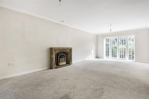 4 bedroom detached house for sale, London Road, Reading