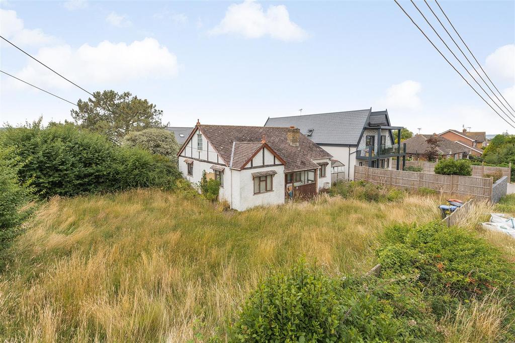 Hazlemere Road, Seasalter, Whitstable 2 bed detached bungalow for sale