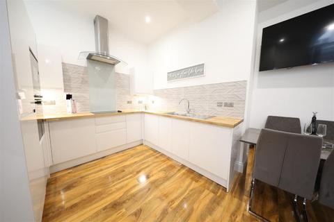 2 bedroom apartment to rent, George Street, Hull, HU1