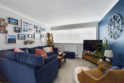 2 bedroom apartment for sale - Hazelbank Court, Chertsey, Surrey, KT16