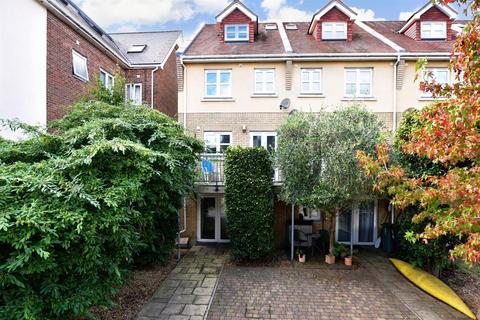 5 bedroom end of terrace house for sale, Fife Court, Cowes, Isle of Wight