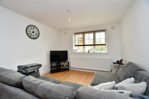 2 bedroom flat for sale, Lakeside Avenue, Faversham, Kent
