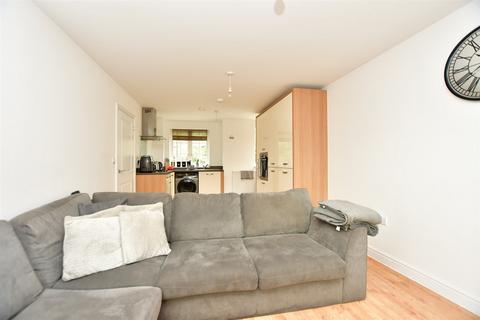 2 bedroom flat for sale, Lakeside Avenue, Faversham, Kent