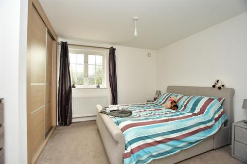15 Lakeside Avenue, Faversham, ME13 7FE