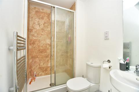 15 Lakeside Avenue, Faversham, ME13 7FE