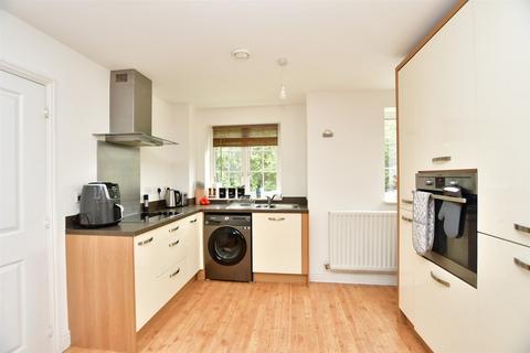 15 Lakeside Avenue, Faversham, ME13 7FE