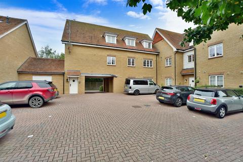 15 Lakeside Avenue, Faversham, ME13 7FE