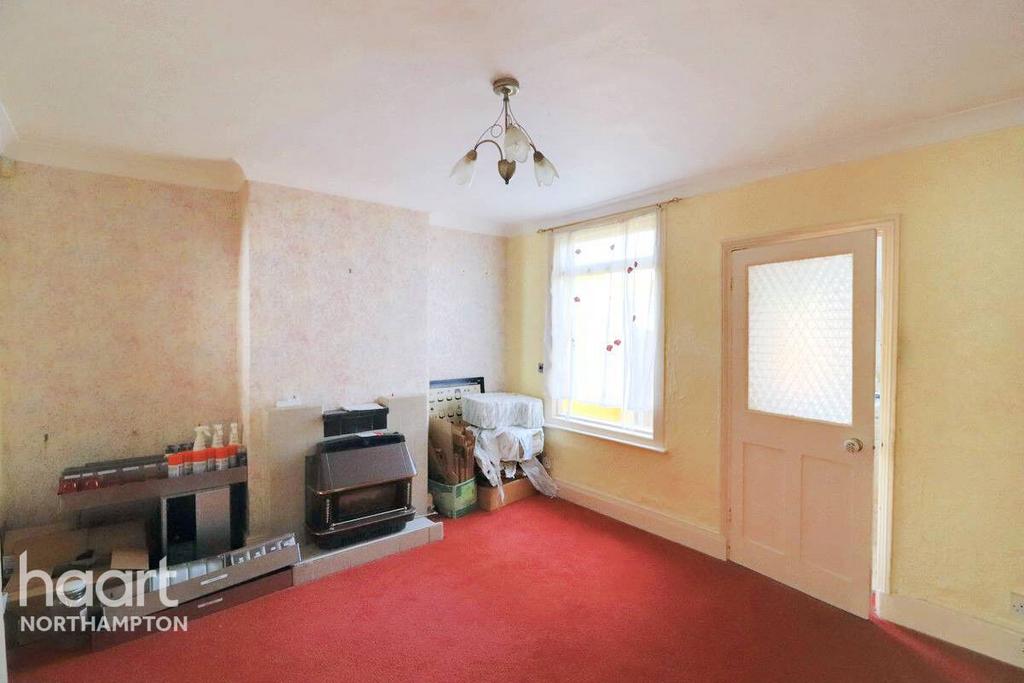 Finedon Road, WELLINGBOROUGH 2 bed terraced house for sale £160,000