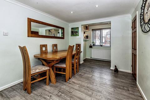 38 Hilltop Close, Ascot, SL5 7QU