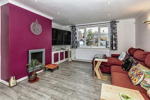 38 Hilltop Close, Ascot, SL5 7QU