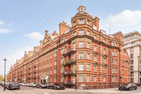 Clarence Gate Gardens, Glentworth Street, London