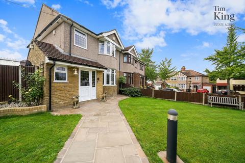 2 Dale View Avenue, London, E4 6PL