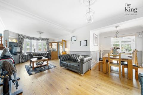 2 Dale View Avenue, London, E4 6PL