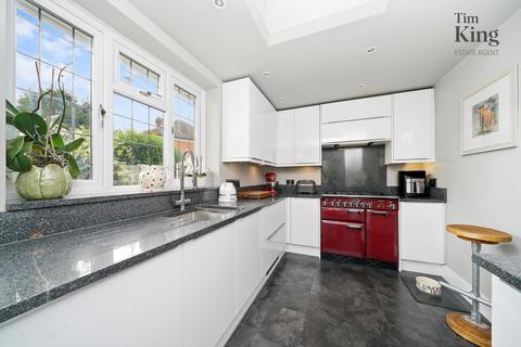 2 Dale View Avenue, London, E4 6PL