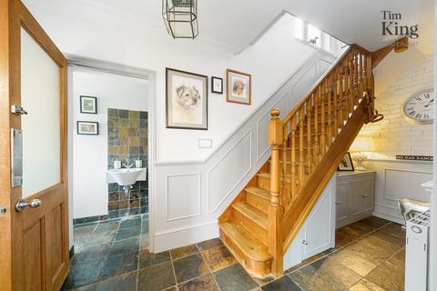 2 Dale View Avenue, London, E4 6PL