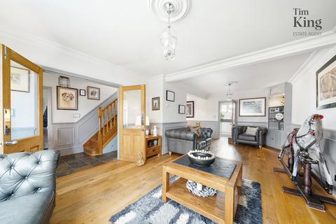 2 Dale View Avenue, London, E4 6PL