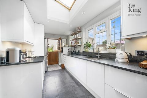 2 Dale View Avenue, London, E4 6PL