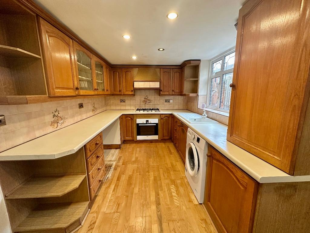 Dagnam Park Drive, Romford 3 bed terraced house for sale £350,000