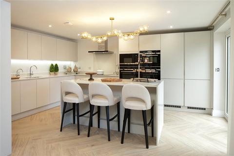 4 bedroom detached house for sale - Wyndways Close, Oxshott, KT22