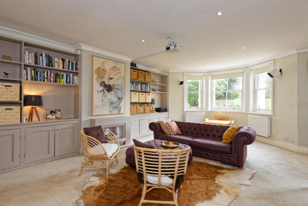 Clifton Crescent, Folkestone, CT20 3 bed apartment for sale £450,000