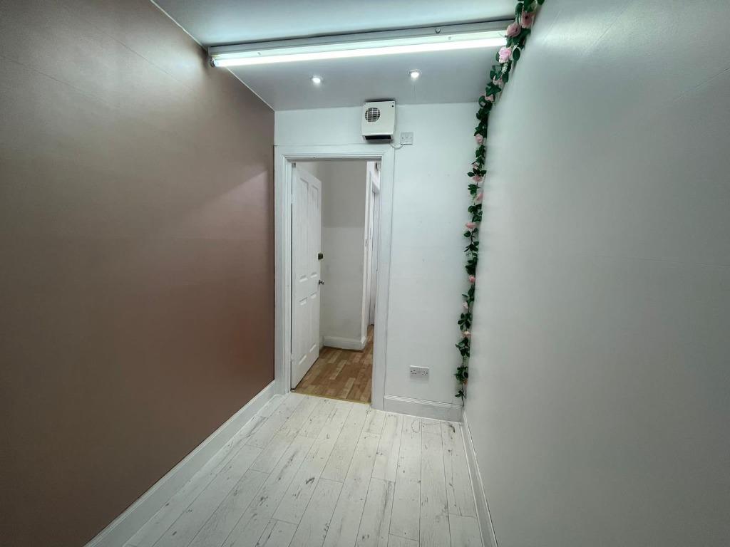 Main Street, Alexandria, West Dunbartonshire, G83 Hairdresser and