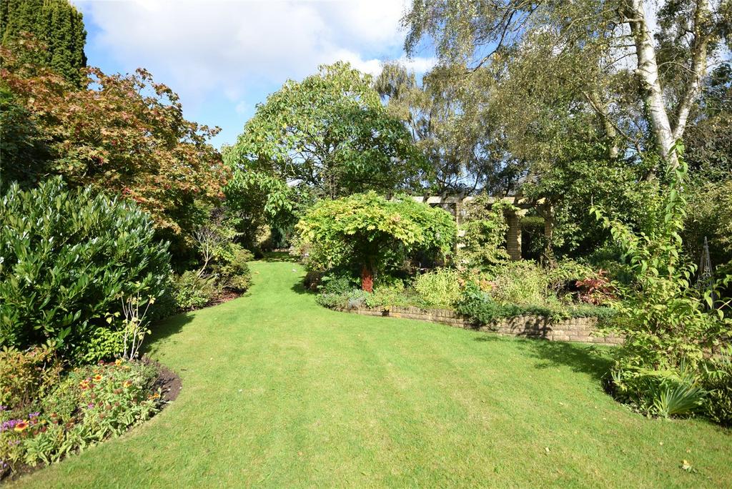 Longdale Lane, Ravenshead, Nottingham, NG15 3 bed bungalow for sale £