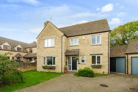 38 Stanway Close, Witney, OX28 5GA