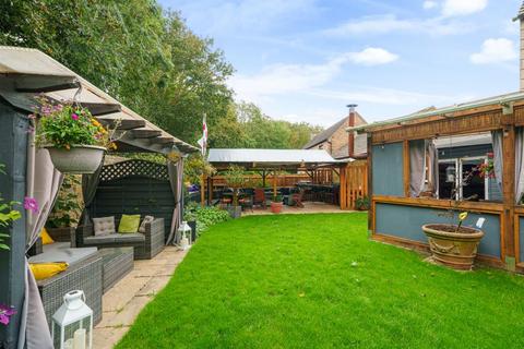 38 Stanway Close, Witney, OX28 5GA
