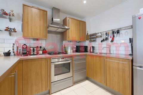 1 bedroom flat for sale, Garand Court, London, N7 - EPC Rating C