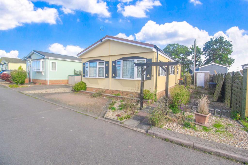 Woodside Home Park, Luton LU1 2 bed park home for sale £145,000