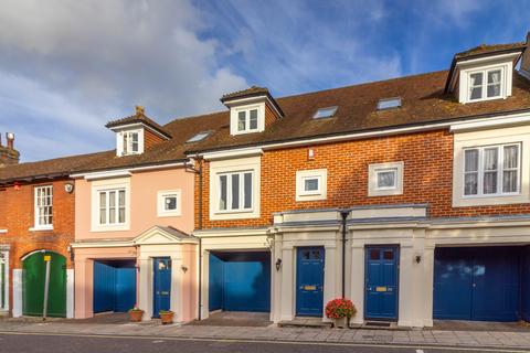 4 bedroom townhouse to rent, Broad Street, Alresford, Hampshire, SO24