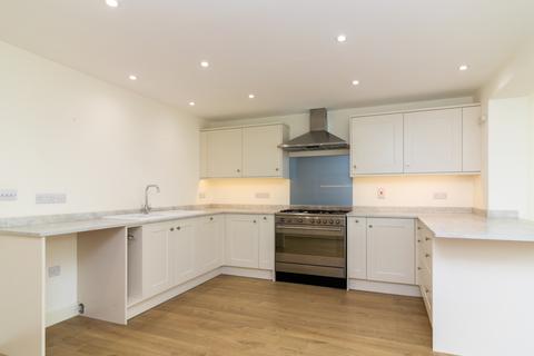 4 bedroom townhouse to rent, Broad Street, Alresford, Hampshire, SO24