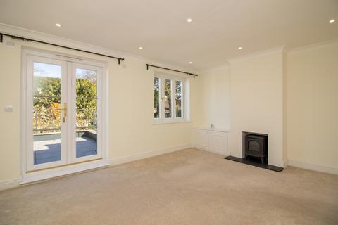 4 bedroom townhouse to rent, Broad Street, Alresford, Hampshire, SO24
