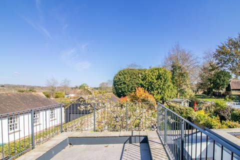 4 bedroom townhouse to rent, Broad Street, Alresford, Hampshire, SO24