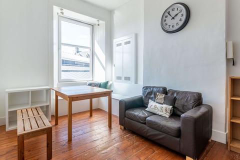 3 bedroom flat to rent, 3003L – Forrest Road, Edinburgh, EH1 2QP
