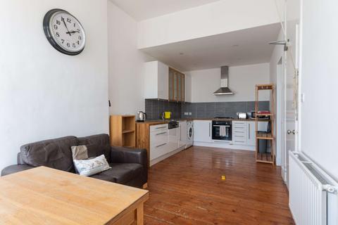 3 bedroom flat to rent, 3003L – Forrest Road, Edinburgh, EH1 2QP