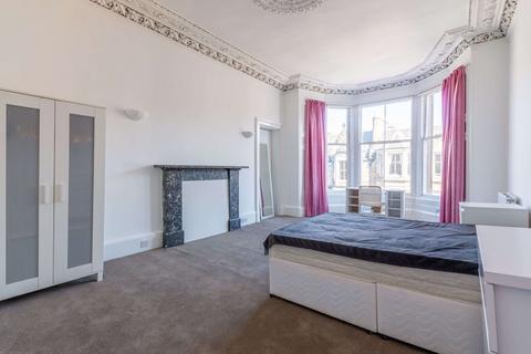 3 bedroom flat to rent, 3003L – Forrest Road, Edinburgh, EH1 2QP