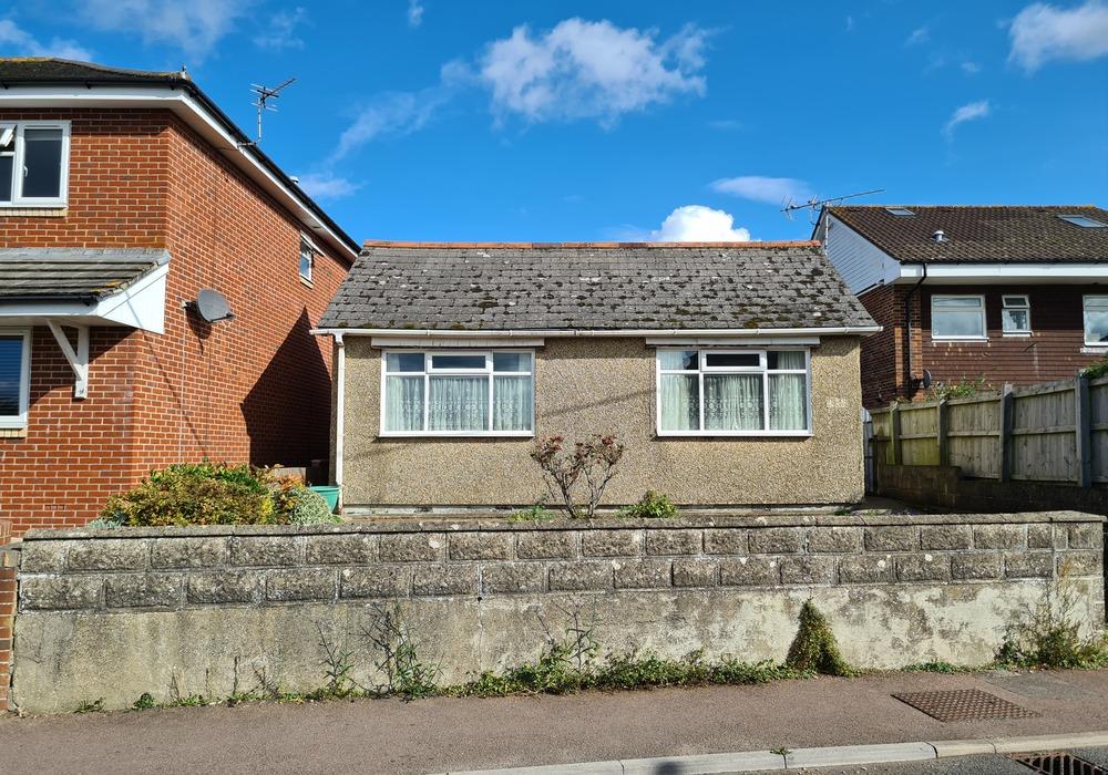 Water Lane, Totton SO40 2 bed detached bungalow £190,000