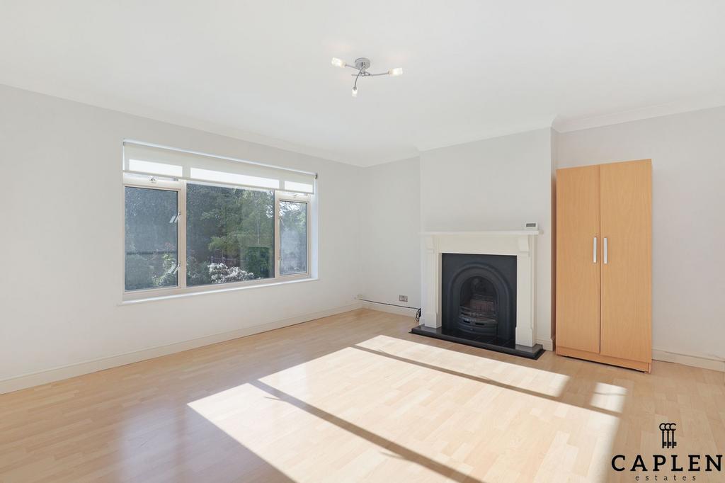 Station Way, Buckhurst Hill, IG9 2 bed property £1,550 pcm (£358 pw)